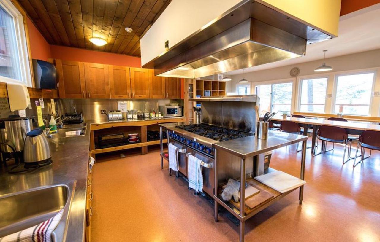 Canmore Alpine Hostel - Alpine Club Of Canada Bagian luar foto