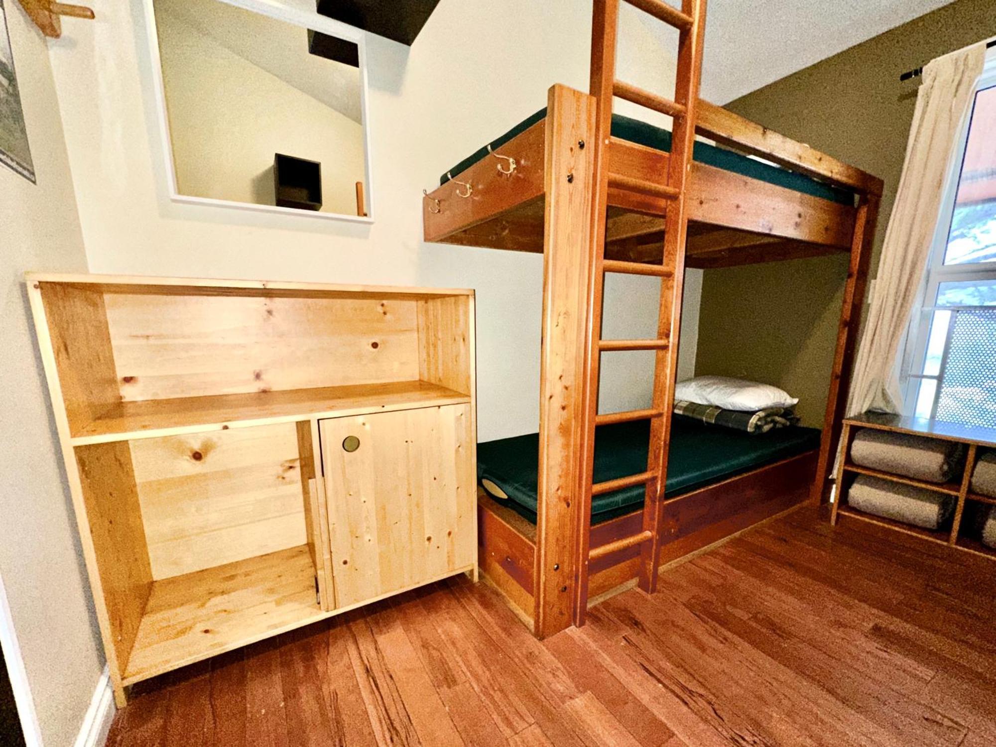 Canmore Alpine Hostel - Alpine Club Of Canada Bagian luar foto
