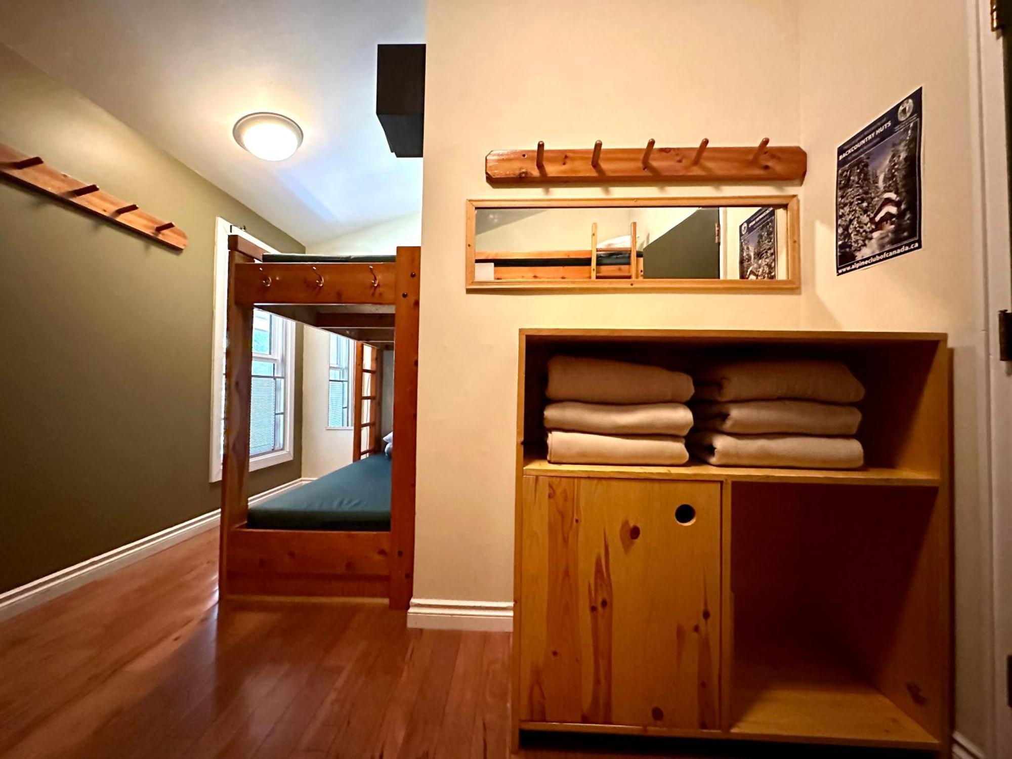 Canmore Alpine Hostel - Alpine Club Of Canada Bagian luar foto