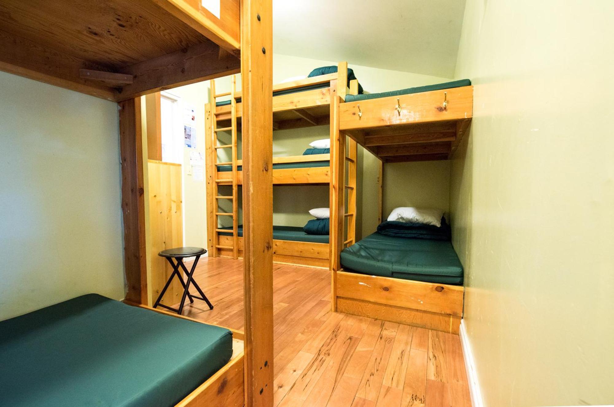 Canmore Alpine Hostel - Alpine Club Of Canada Bagian luar foto