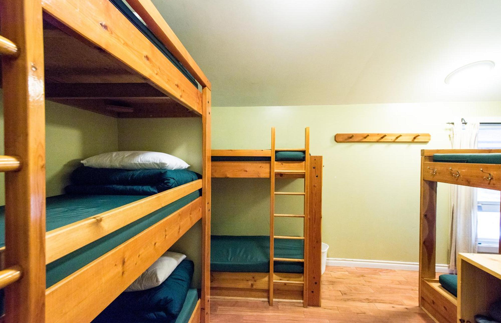 Canmore Alpine Hostel - Alpine Club Of Canada Bagian luar foto