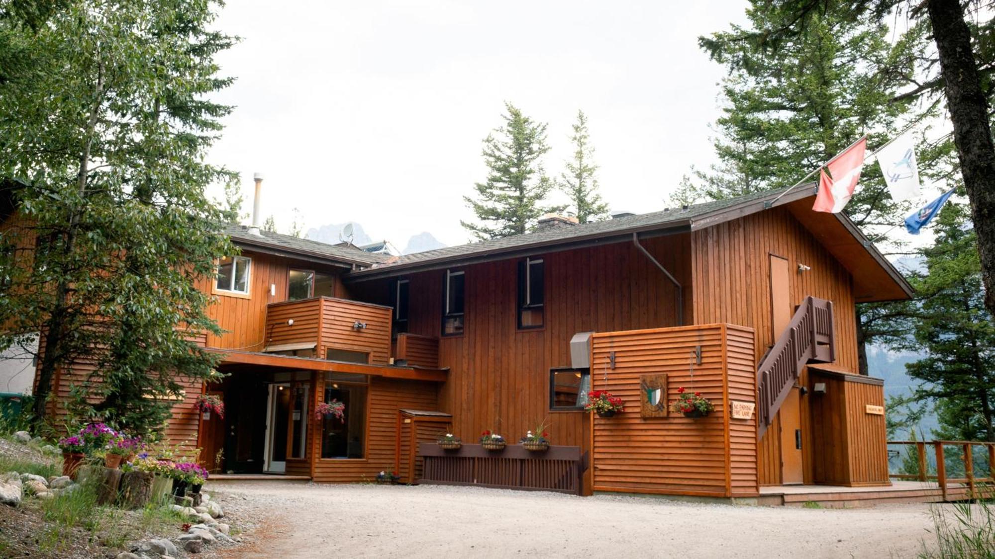Canmore Alpine Hostel - Alpine Club Of Canada Bagian luar foto